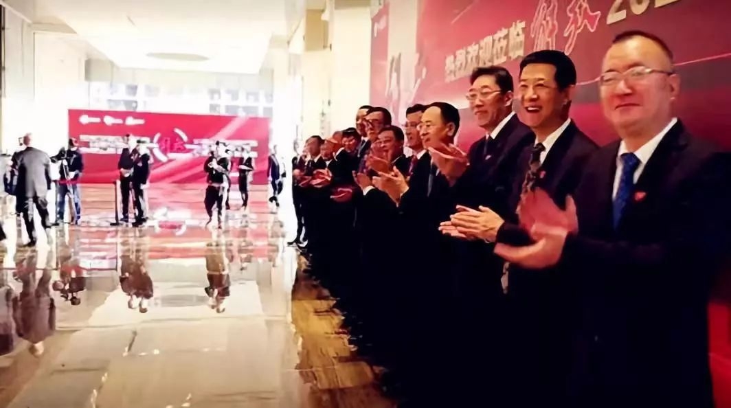 程力集团旗下“程力专汽”与一汽解放签订四千辆国六中重卡底盘采购协议,全面发力中重卡专汽市场进一步巩固专用车领导地位!图片