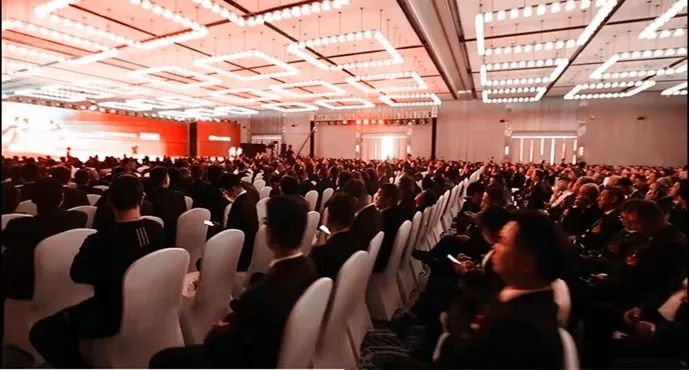 程力集团旗下“程力专汽”与一汽解放签订四千辆国六中重卡底盘采购协议,全面发力中重卡专汽市场进一步巩固专用车领导地位!图片