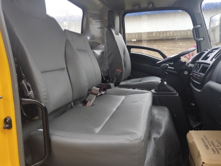 国六重汽豪曼货箱4.05米小黄牌