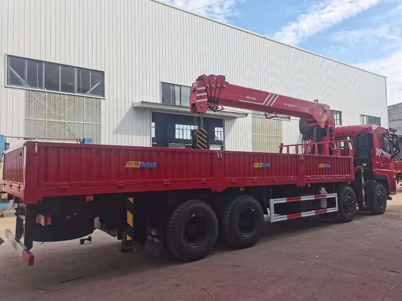 国六东风畅行D7前四后八三一14吨吊机