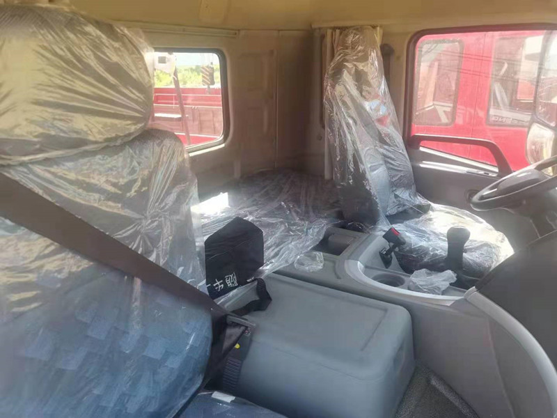 国六东风畅行D7前四后八三一14吨吊机