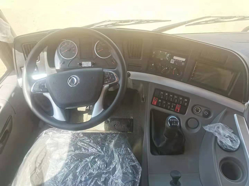 国六东风畅行D7前四后八三一14吨吊机